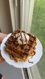 ⁨	⁨	מתכון לוופל בלגי של שבת בבוקר
הכי קל להכנה שיש
(הילדים מעדיפים נוטלה, אני מעדיפה מייפל)
תשמרו את המתכון הזה

חומרים ל- 7 יחידות:

120 גרם קמח לבן
שקית אבקת אפיה (10 גרם)
2 כפות סוכר (24 גרם)
קורט מלח
ביצה
50 גרם חמאה מומסת
220 גרם חלב 3%

אופן ההכנה
שמים בקערה קמח, אבקת אפיה, סוכר ומלח ומערבבים
מוסיפים, ביצה, חלב, חמאה מומסת וטורפים בעזרת מטרפה לאיחוד החומרים, אם נשארים מעט גושים קטנים והמסה לא חלקה זה בסדר גמור
מחממים את המכשיר להכנת הוופל בלגי, כאשר המכשיר חם מרססים מעט בתרסיס שמן זית ושמים בכל שקע מלית, סוגרים את המכסה וממתינים כ- 6 דקות עד אשר הוופלים מוכנים וזהובים
זמן ההכנה משתנה כמובן בין סוגי המכשירים
מניחים את הוופל המוכן בערימה, שמים מעל גלידת וניל, מזליפים שוקולד ומגישים⁩

#yum #nutella #wafel #foodgasm⁩